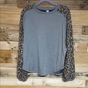 C.Y Fashion size L Gray With Brown Cheetah Print Balloon Sleeves Soft Sweatshirt